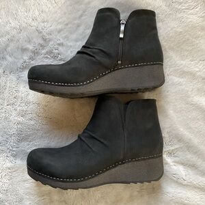 DANSKO Women's Caley Milled Black Nubuck Chelsea Wedge Boots Size 10.5-11 EUR 41